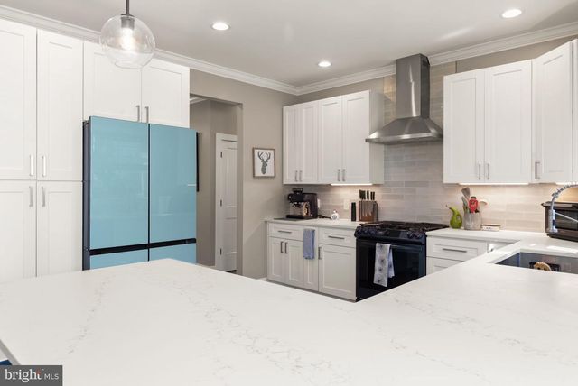 8728 MILLERS ISLAND RD, Edgemere, MD 21219
