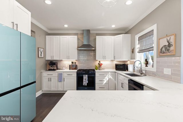 8728 MILLERS ISLAND RD, Edgemere, MD 21219