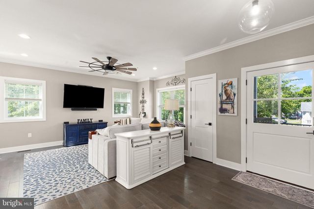 8728 MILLERS ISLAND RD, Edgemere, MD 21219