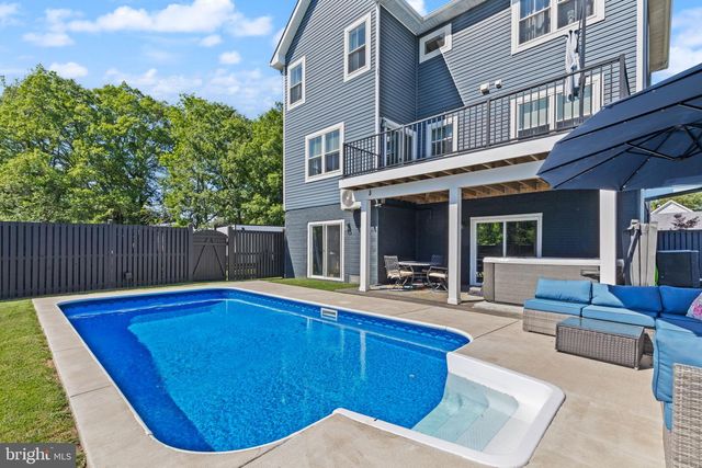 8728 MILLERS ISLAND RD, Edgemere, MD 21219