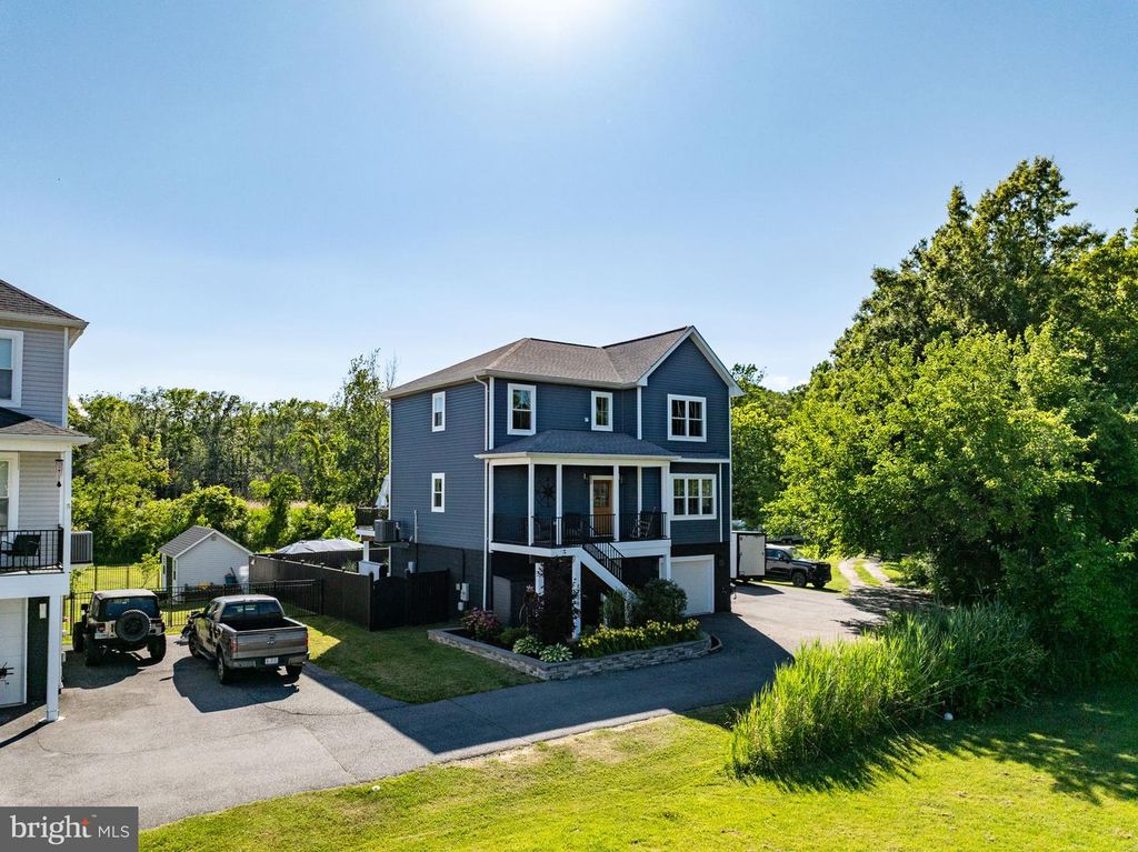 8728 MILLERS ISLAND RD, Edgemere, MD 21219