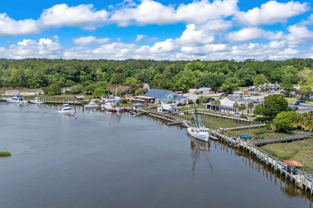 9454 Old Salem Way, Calabash, NC 28467