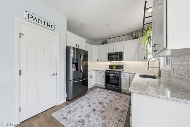 9387 Victoria Lane, North Ridgeville, OH 44039
