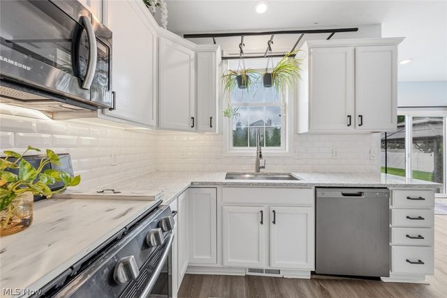 9387 Victoria Lane, North Ridgeville, OH 44039