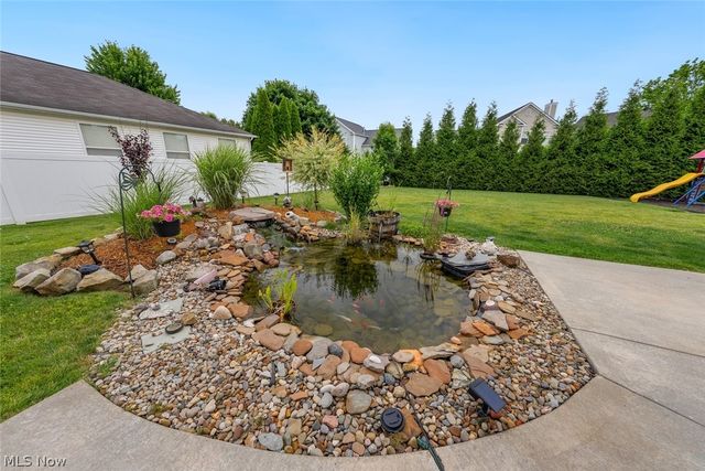9387 Victoria Lane, North Ridgeville, OH 44039