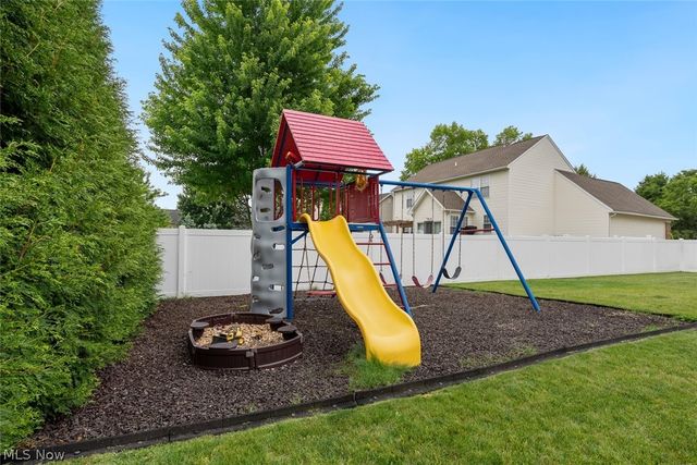 9387 Victoria Lane, North Ridgeville, OH 44039