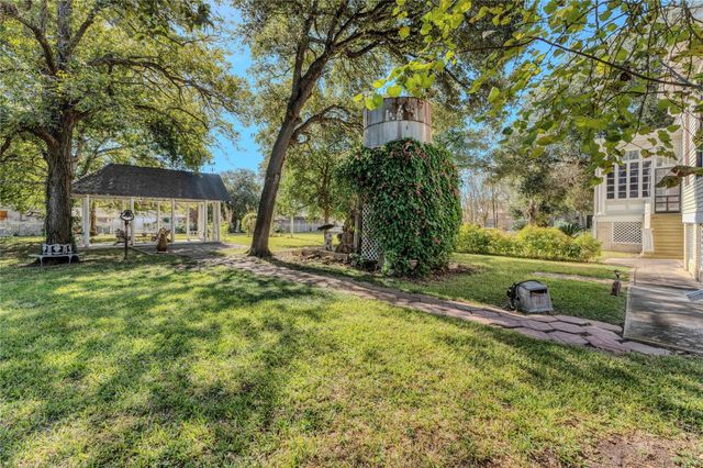 524 Saint Peter ST, Gonzales, TX 78629