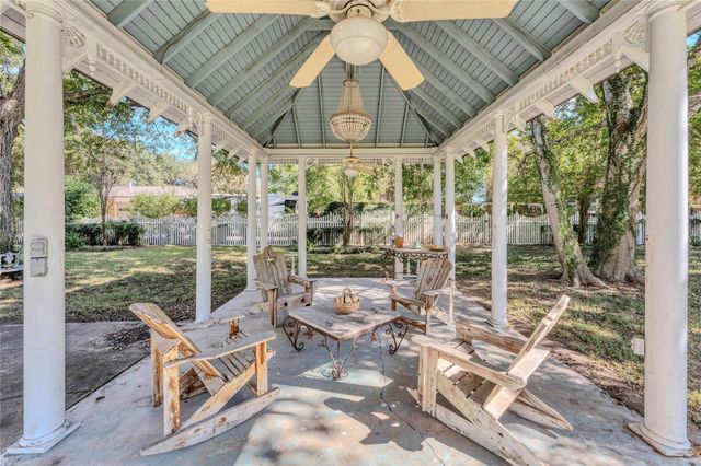 524 Saint Peter ST, Gonzales, TX 78629
