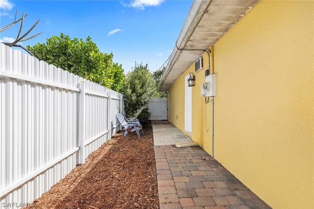 2040 46th TER SW, Naples, FL 34116