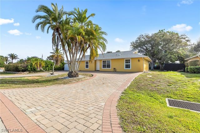 2040 46th TER SW, Naples, FL 34116