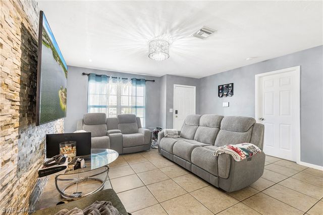 2040 46th TER SW, Naples, FL 34116