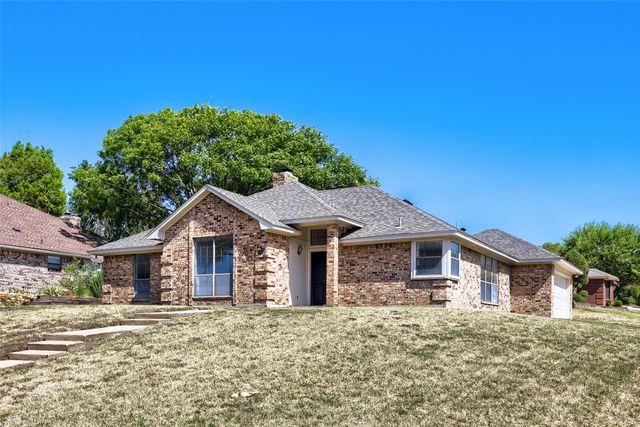 1021 Rio Grande Drive, Benbrook, TX 76126