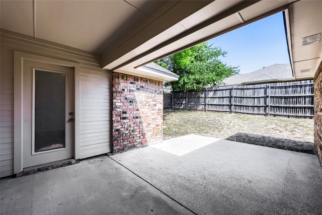 1021 Rio Grande Drive, Benbrook, TX 76126