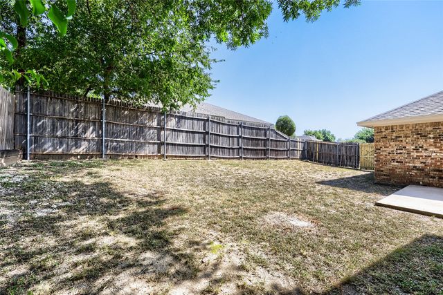 1021 Rio Grande Drive, Benbrook, TX 76126