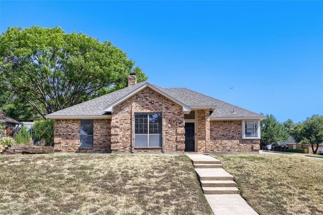 1021 Rio Grande Drive, Benbrook, TX 76126