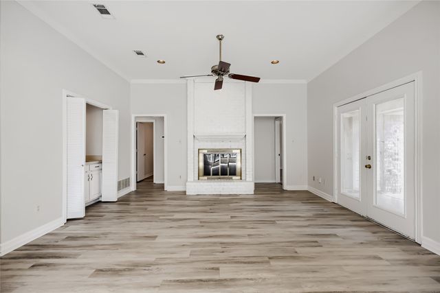 1021 Rio Grande Drive, Benbrook, TX 76126