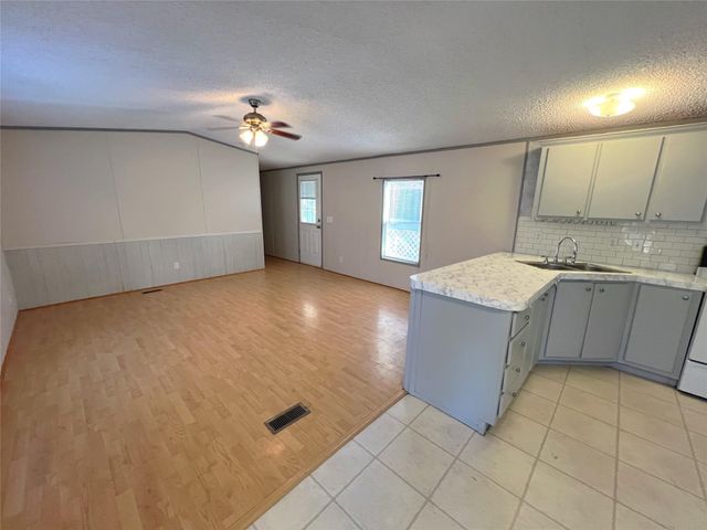 108 Hunters Gln, Livingston, TX 77351