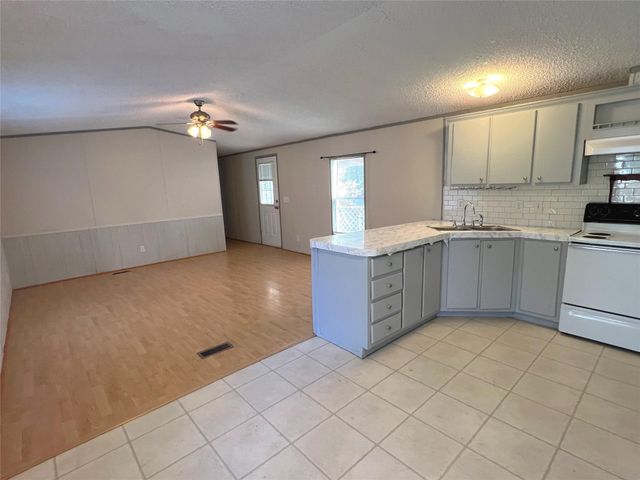108 Hunters Gln, Livingston, TX 77351