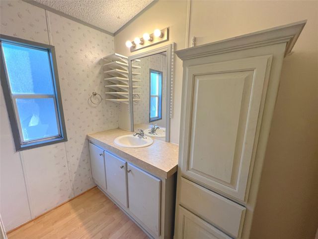 108 Hunters Gln, Livingston, TX 77351