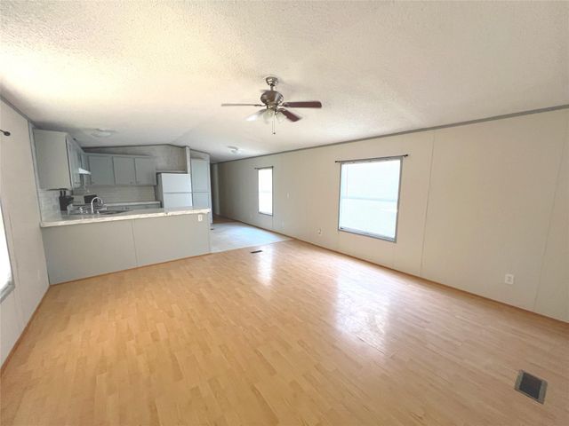 108 Hunters Gln, Livingston, TX 77351