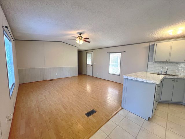 108 Hunters Gln, Livingston, TX 77351