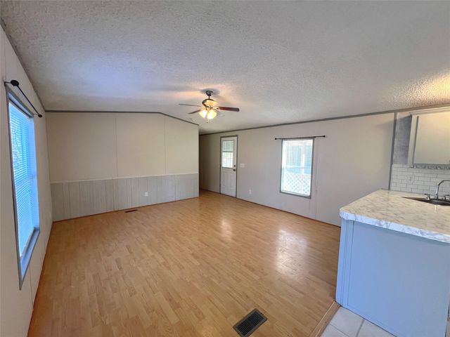 108 Hunters Gln, Livingston, TX 77351