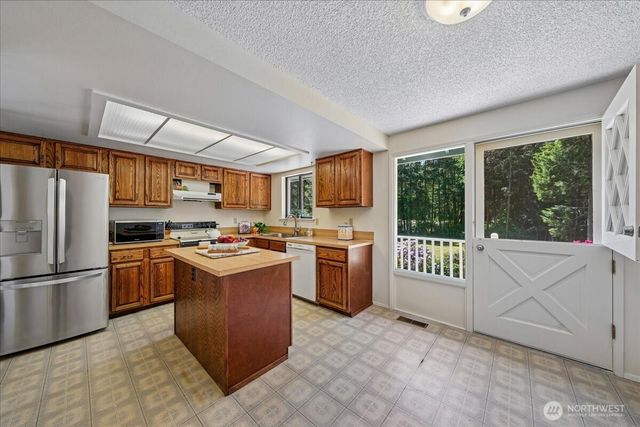 870 Kamus Place, Fox Island, WA 98333