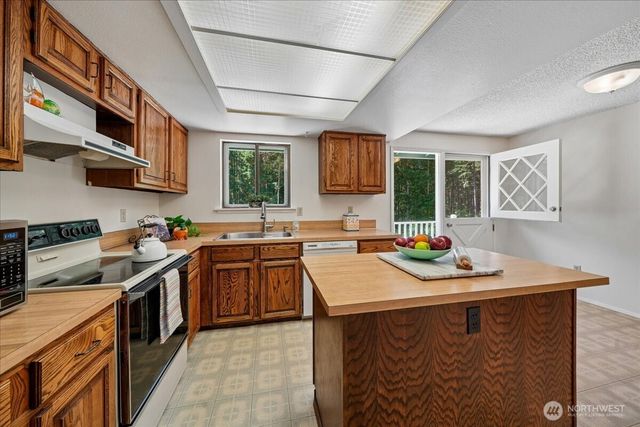 870 Kamus Place, Fox Island, WA 98333