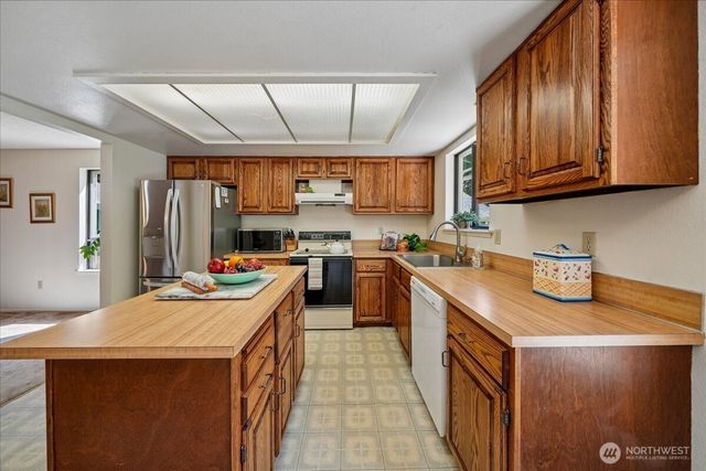870 Kamus Place, Fox Island, WA 98333