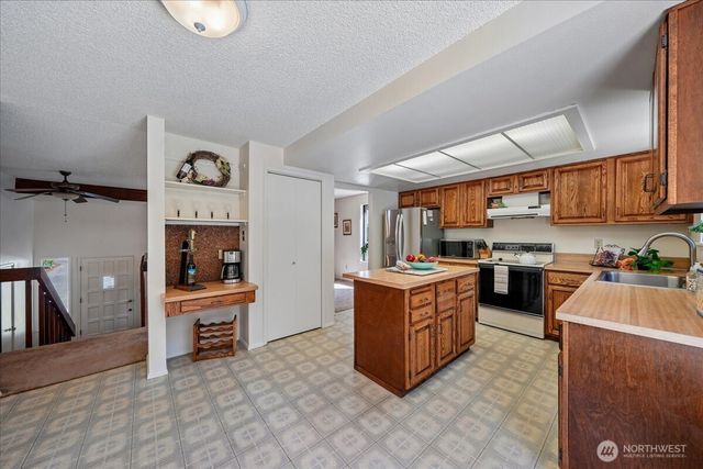 870 Kamus Place, Fox Island, WA 98333