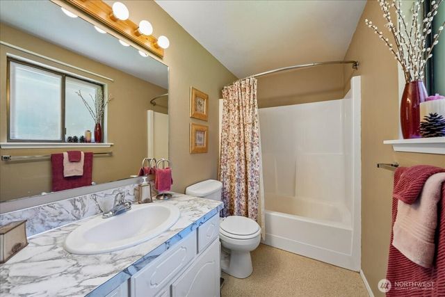 870 Kamus Place, Fox Island, WA 98333