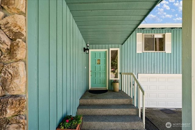 870 Kamus Place, Fox Island, WA 98333