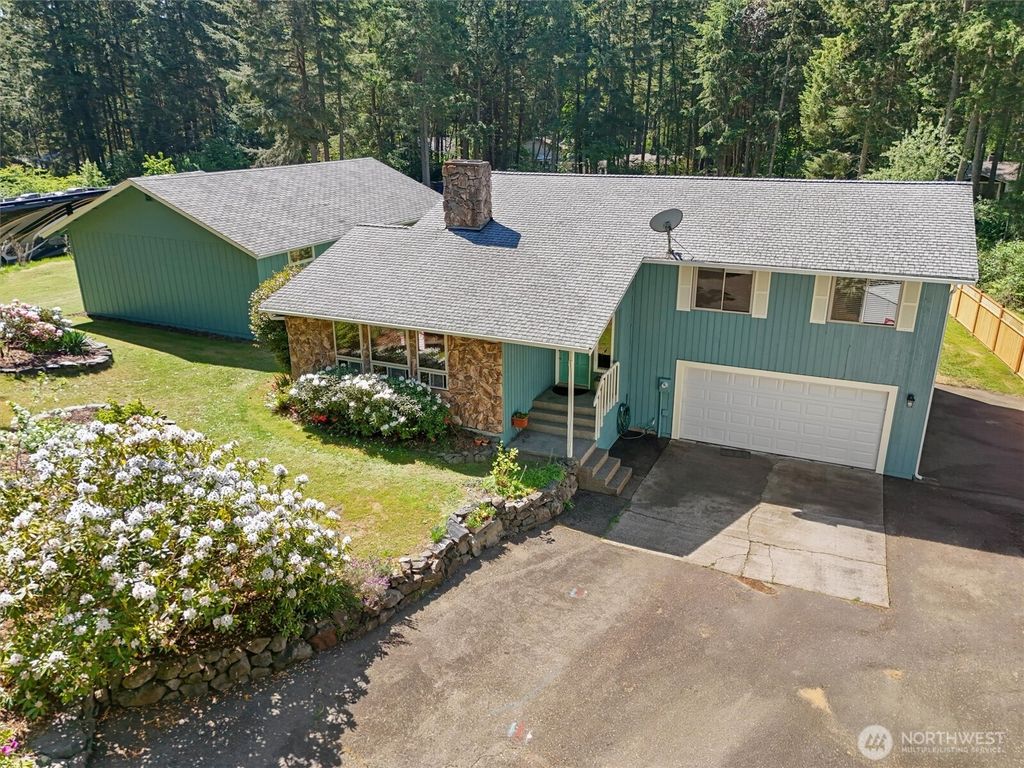 870 Kamus Place, Fox Island, WA 98333