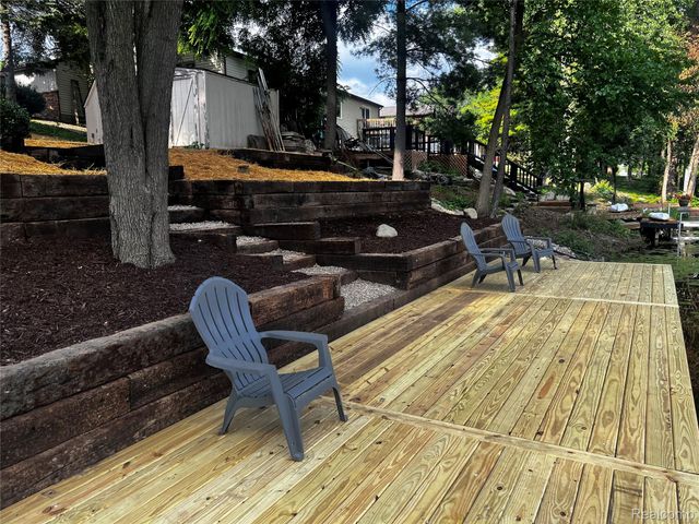 2469 Golden Shores Drive, Fenton, MI 48430