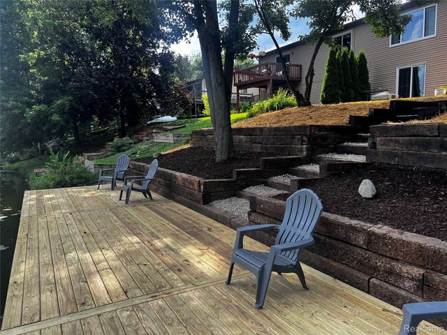 2469 Golden Shores Drive, Fenton, MI 48430