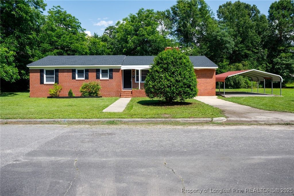 106 N 3rd Street, Maxton, NC 28364