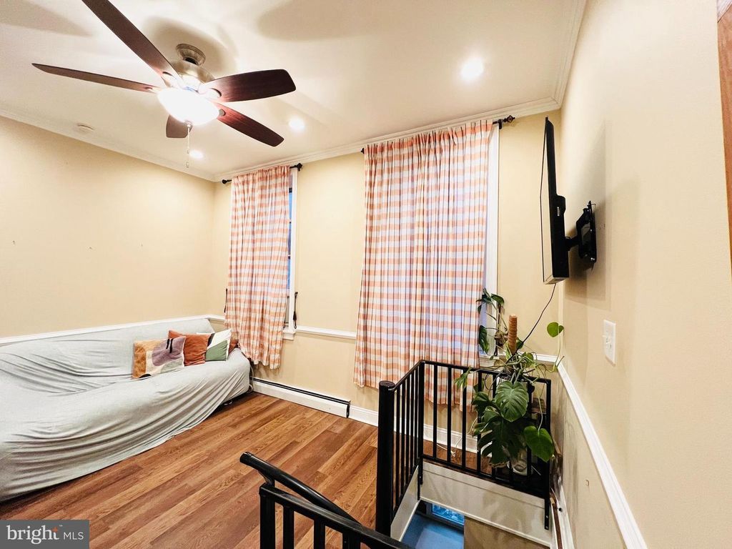 265 S 9TH ST #1F, Philadelphia, PA 19107