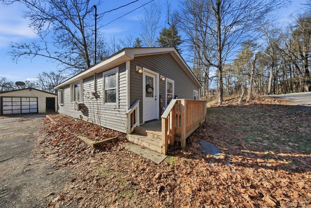 4 Old Road, Cuddebackville, NY 12729