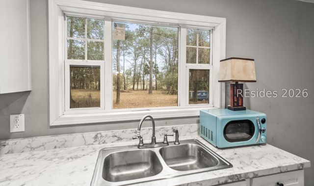 14 Palm Point Rd, Beaufort, SC 29907