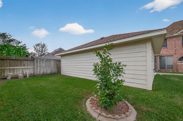 2103 Five Iron Drive, Houston, TX 77089