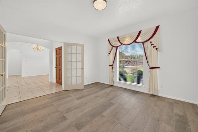 2103 Five Iron Drive, Houston, TX 77089