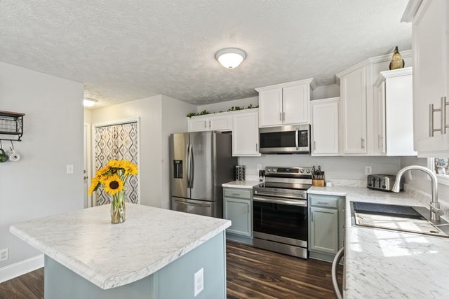 3467 Melrose Dr, Clarksville, TN 37042