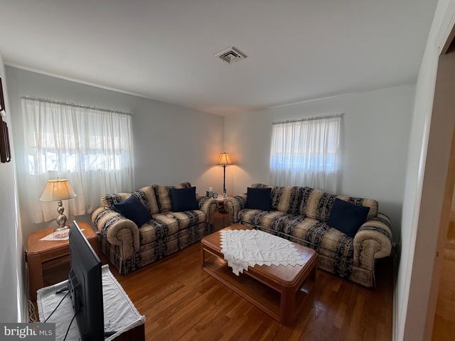 11 GRAND AVE, Trenton, NJ 08620