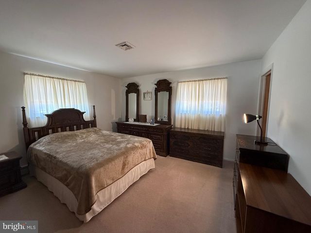 11 GRAND AVE, Trenton, NJ 08620