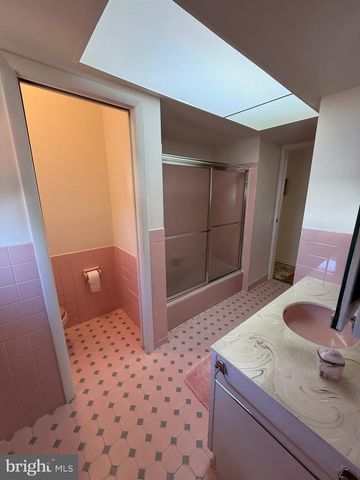 11 GRAND AVE, Trenton, NJ 08620