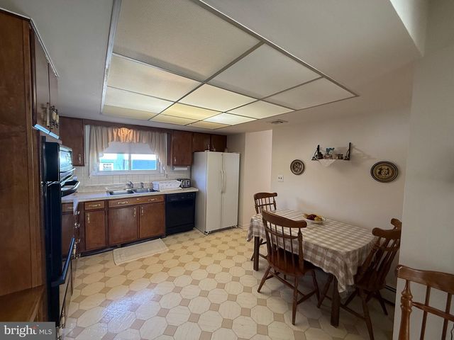 11 GRAND AVE, Trenton, NJ 08620