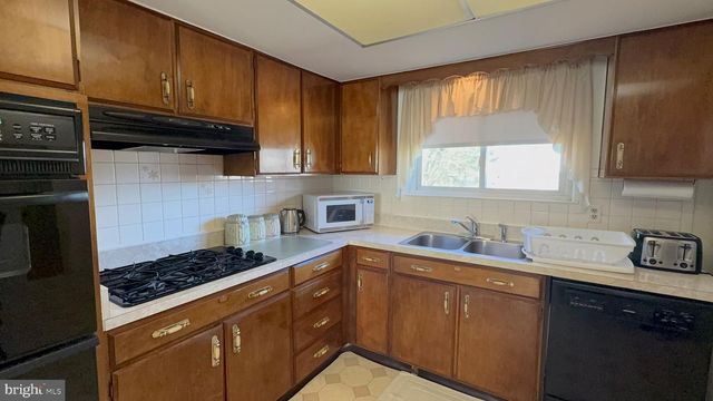 11 GRAND AVE, Trenton, NJ 08620