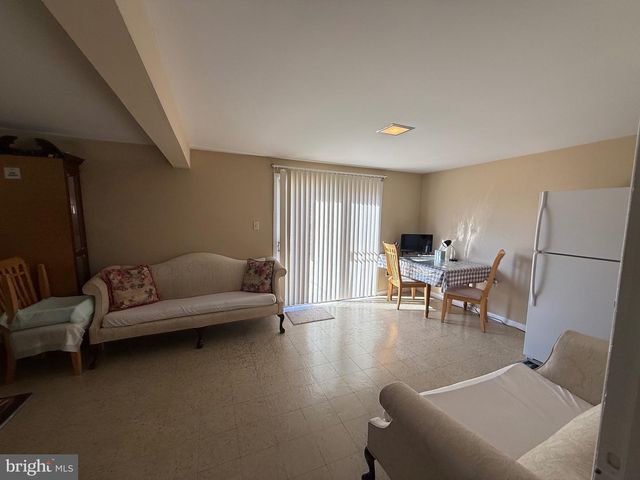 11 GRAND AVE, Trenton, NJ 08620