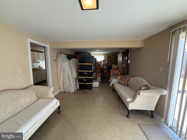 11 GRAND AVE, Trenton, NJ 08620