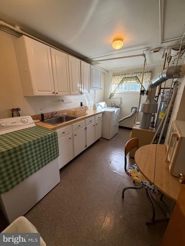 11 GRAND AVE, Trenton, NJ 08620